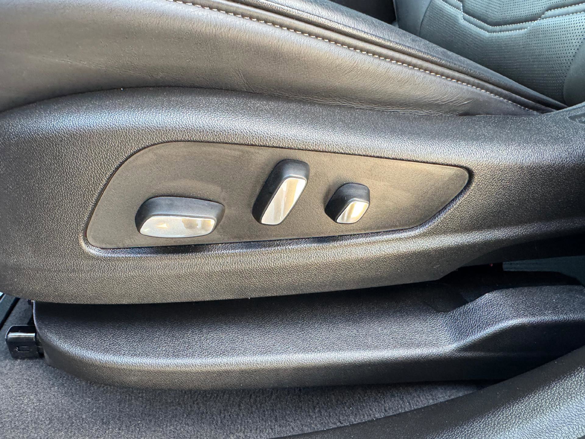 Used 2025 Cadillac XT6 Premium Luxury w/ Platinum Package image 30