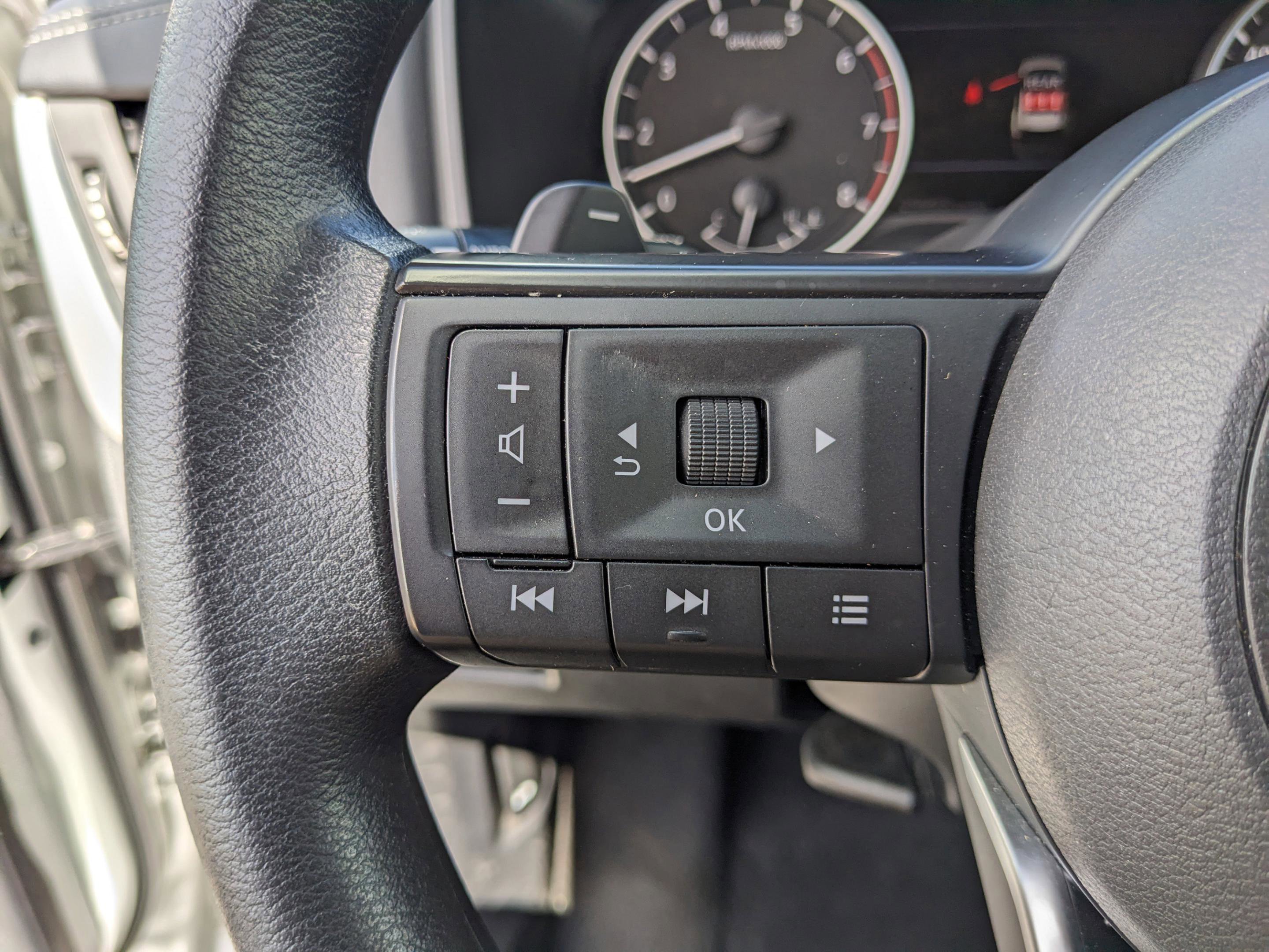 Used 2024 Nissan Rogue SV image 36