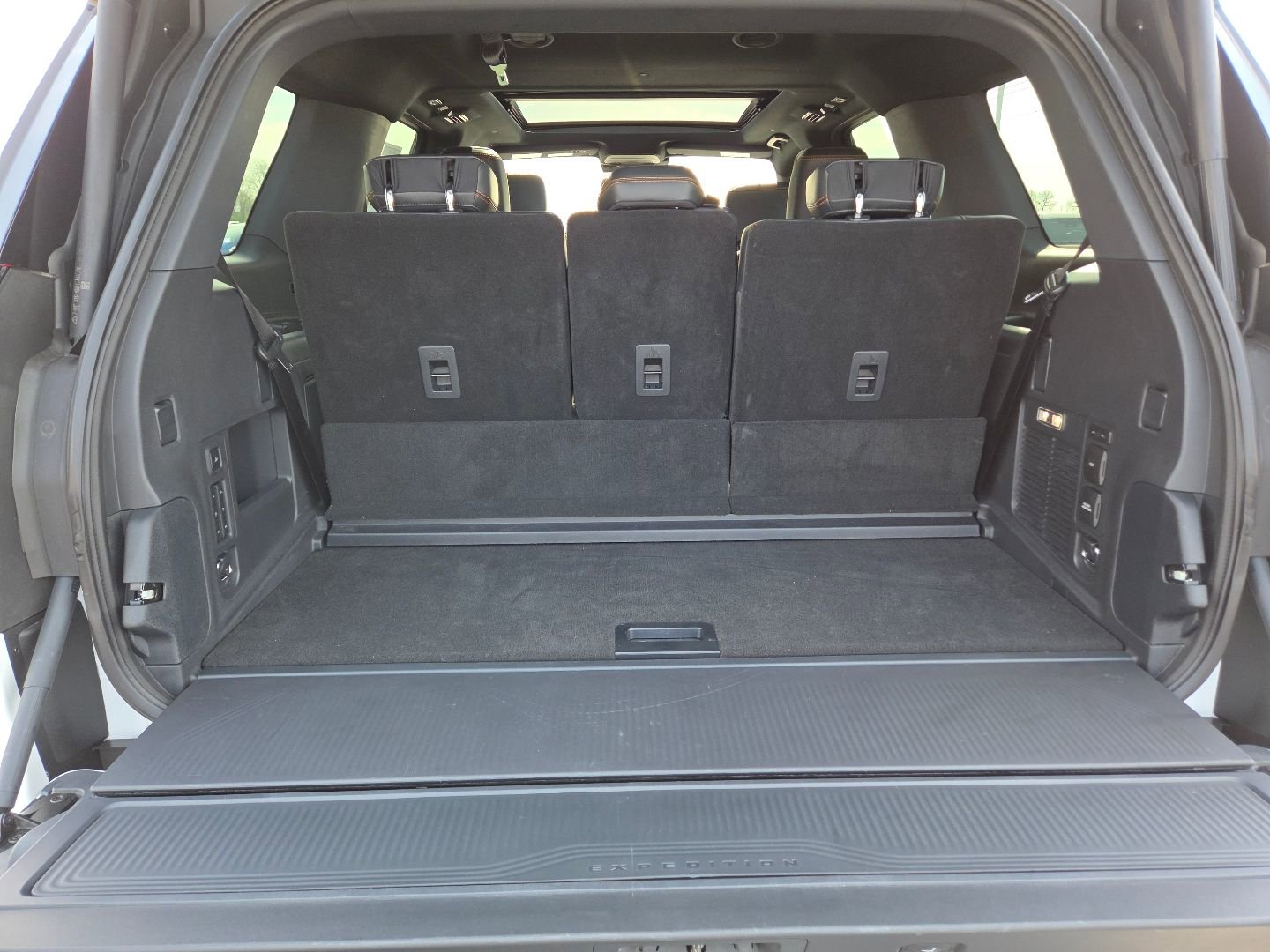 Used 2025 Ford Expedition Tremor image 19