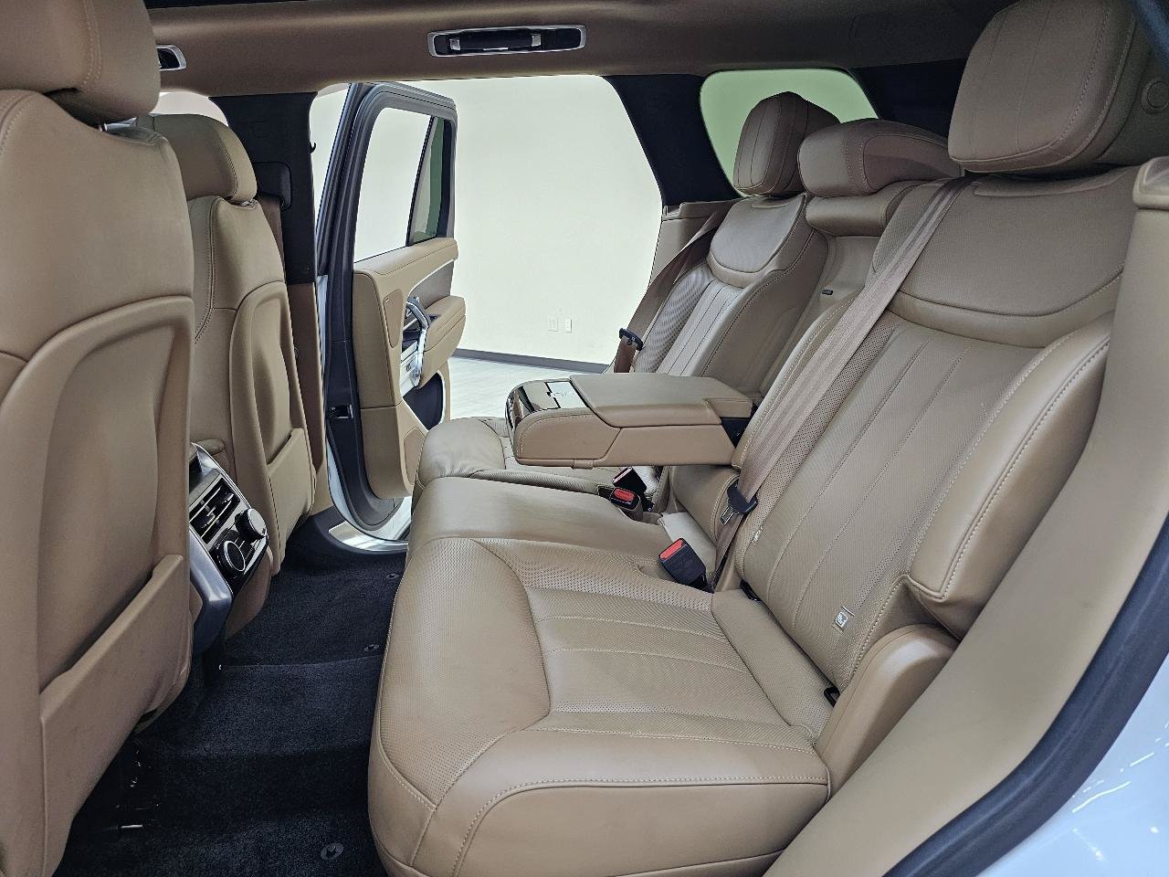 Used 2025 Land Rover Range Rover SE AWD/4WD image 26