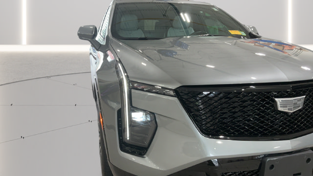Used 2025 Cadillac XT4 Sport AWD/4WD image 31