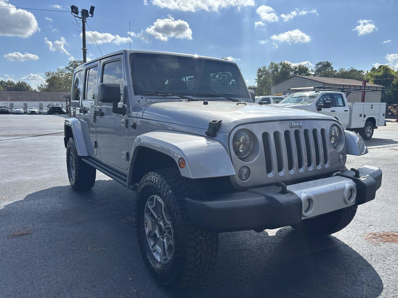 Used 2014 Jeep Wrangler Unlimited Sahara w/ Max Tow Package AWD/4WD image 4