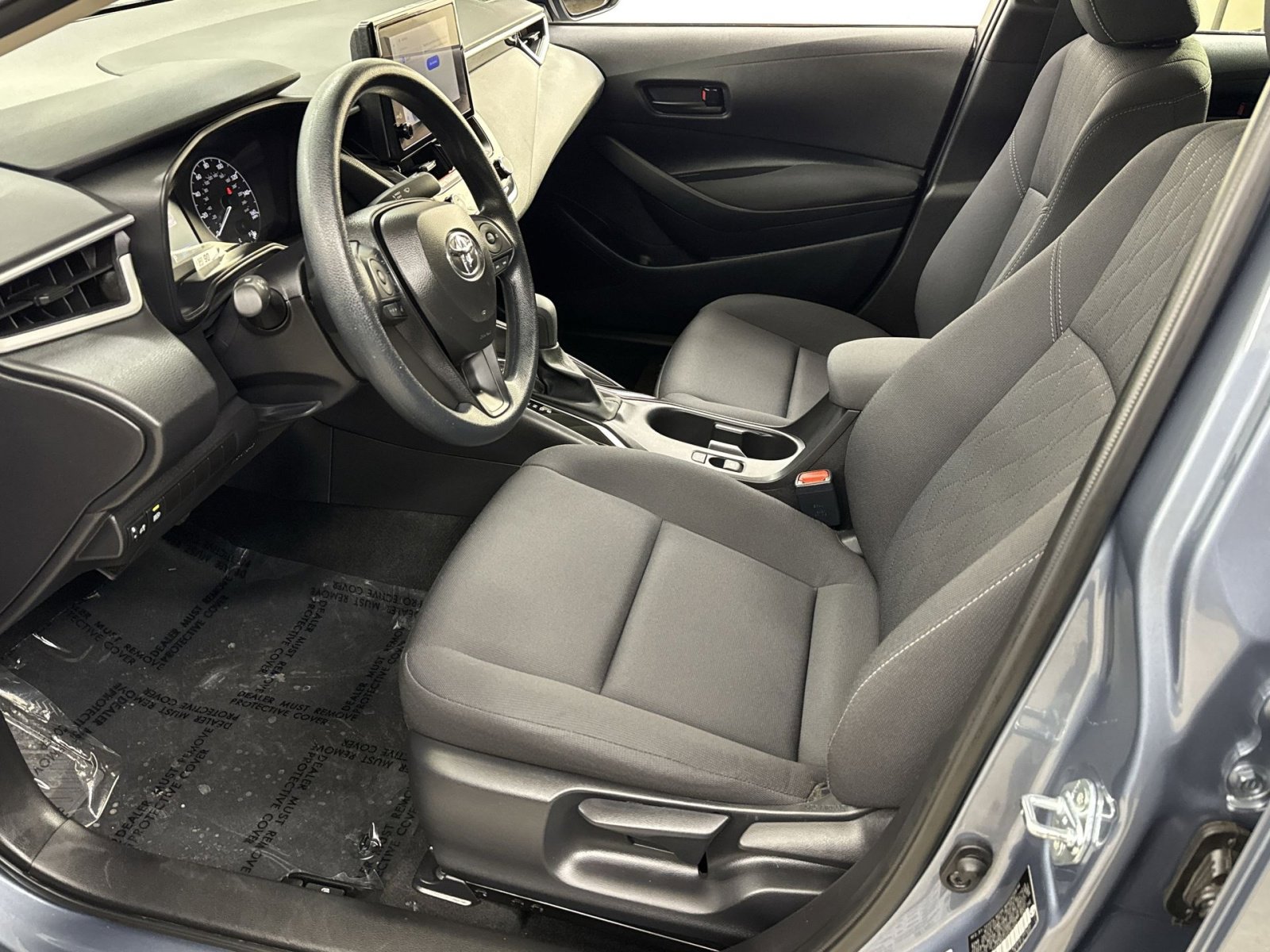 Used 2025 Toyota Corolla LE image 2