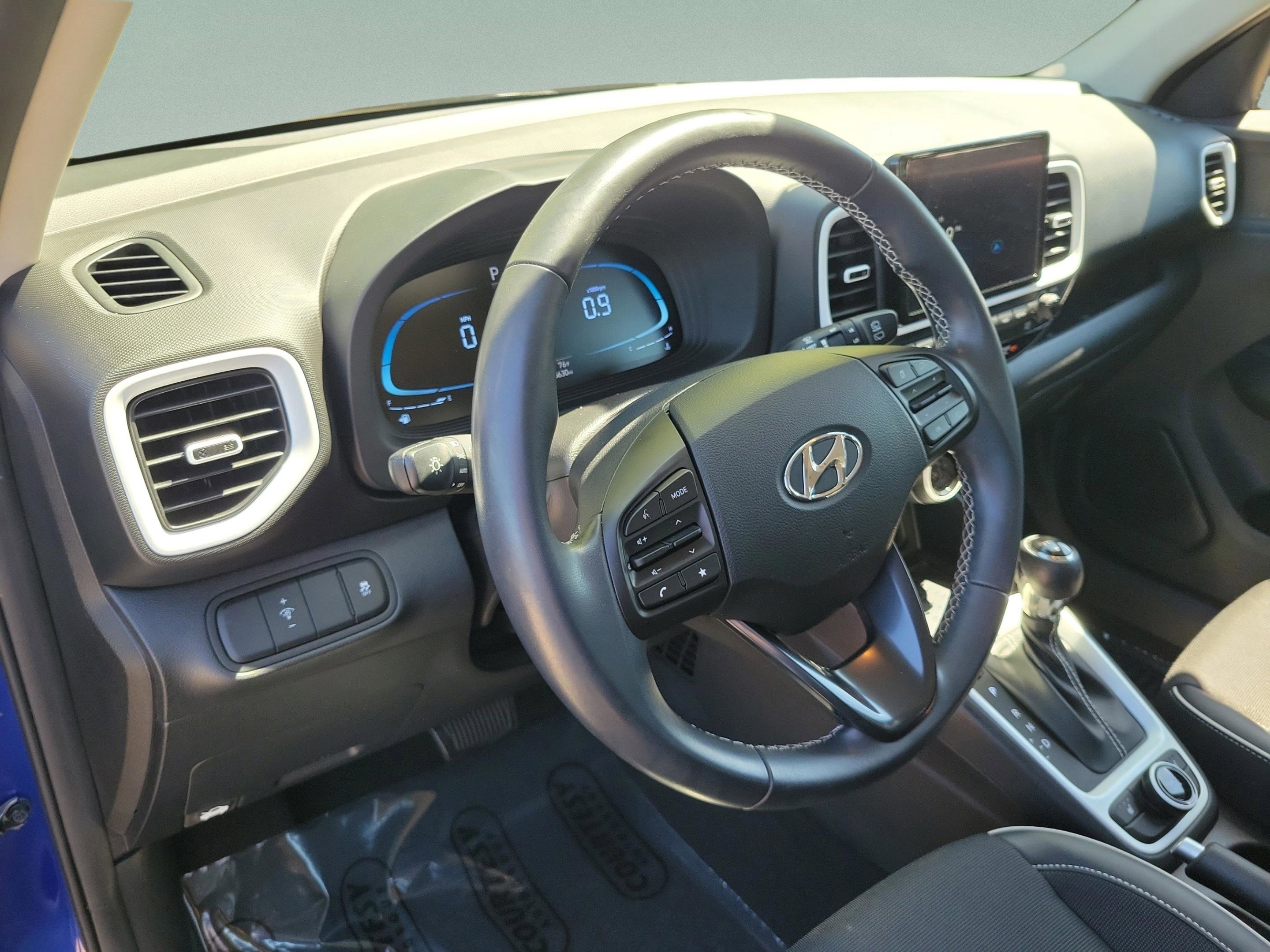 Certified 2023 Hyundai Venue Limited w/ Cargo Package image 16