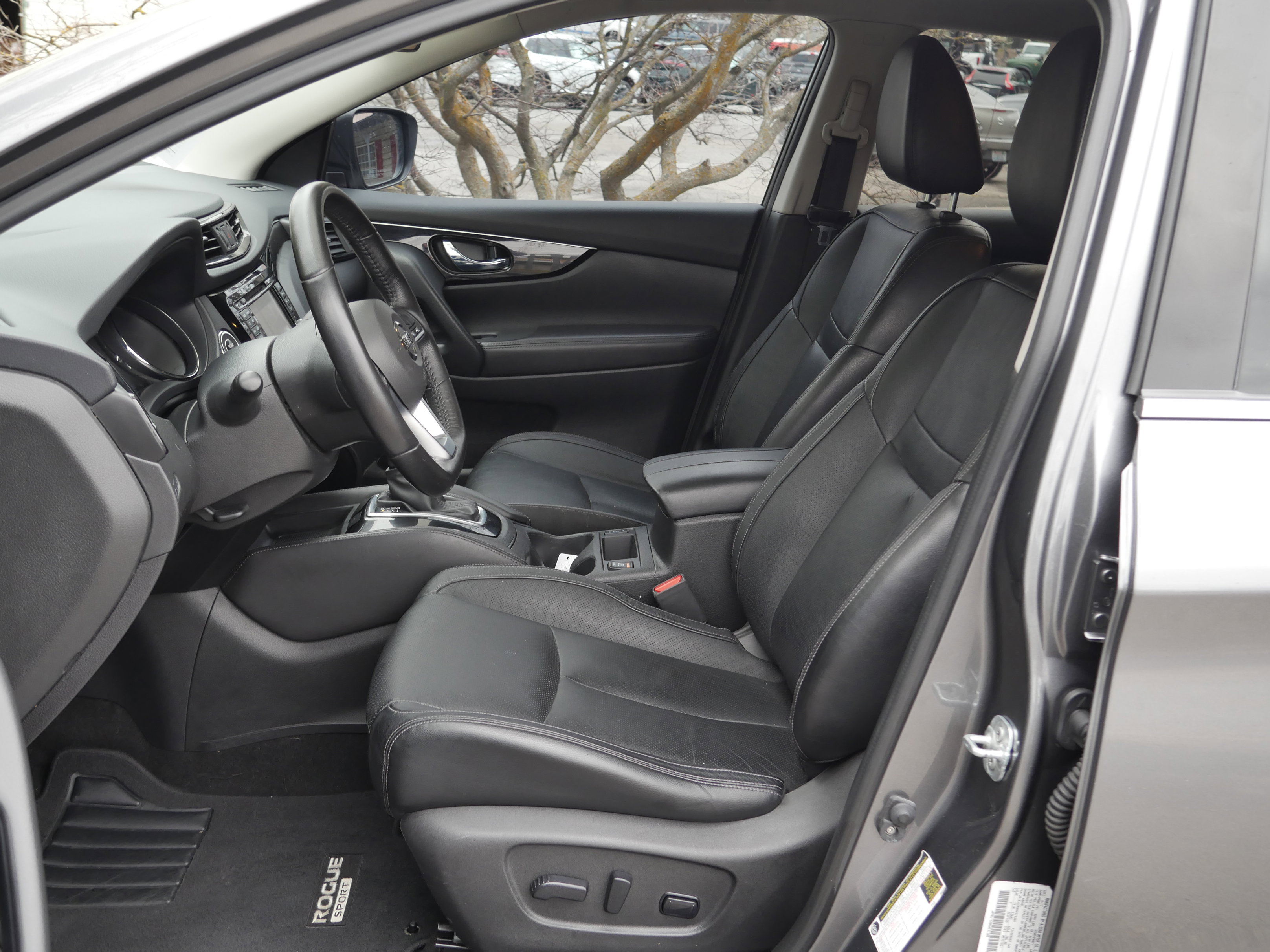 Used 2017 Nissan Rogue Sport SL image 3