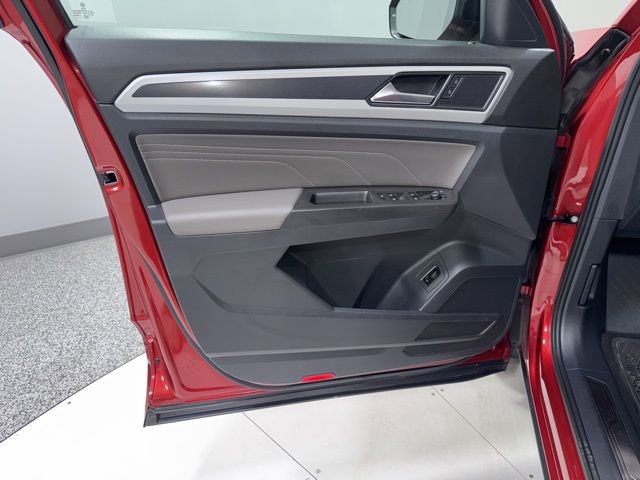 Used 2023 Volkswagen Atlas SEL R-Line image 13