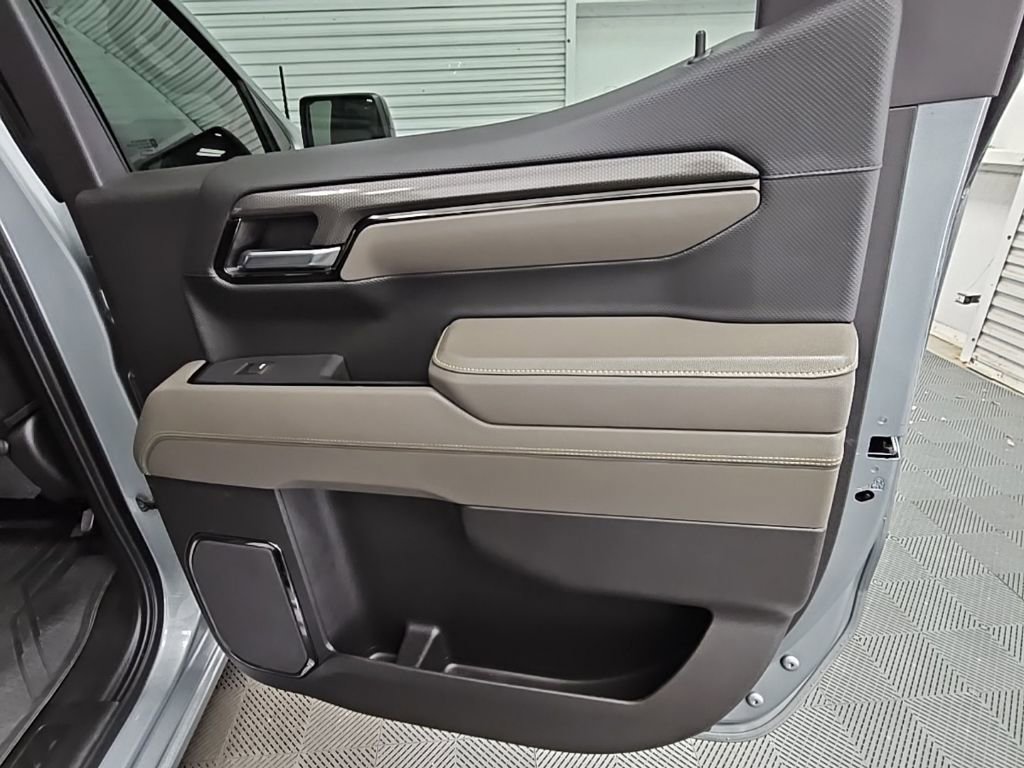 Used 2024 Chevrolet Silverado 1500 ZR2 image 39