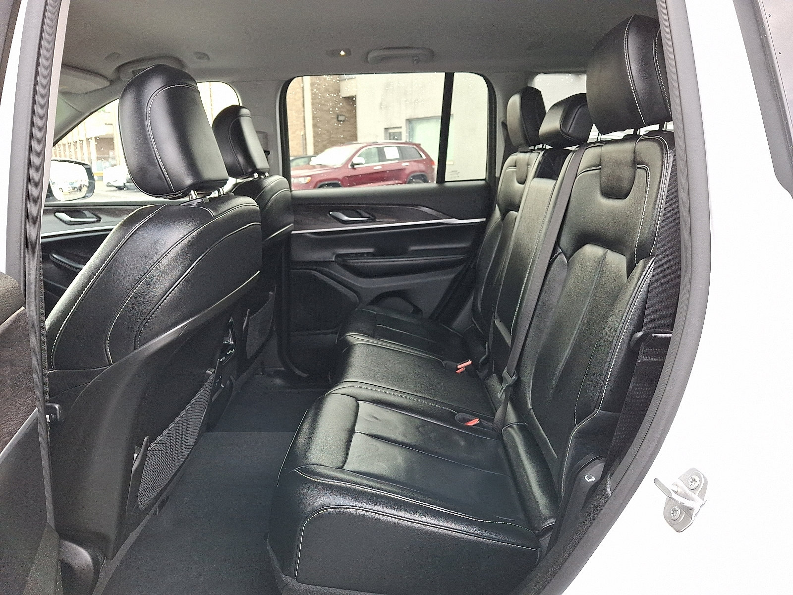 Used 2023 Jeep Grand Cherokee Limited image 11