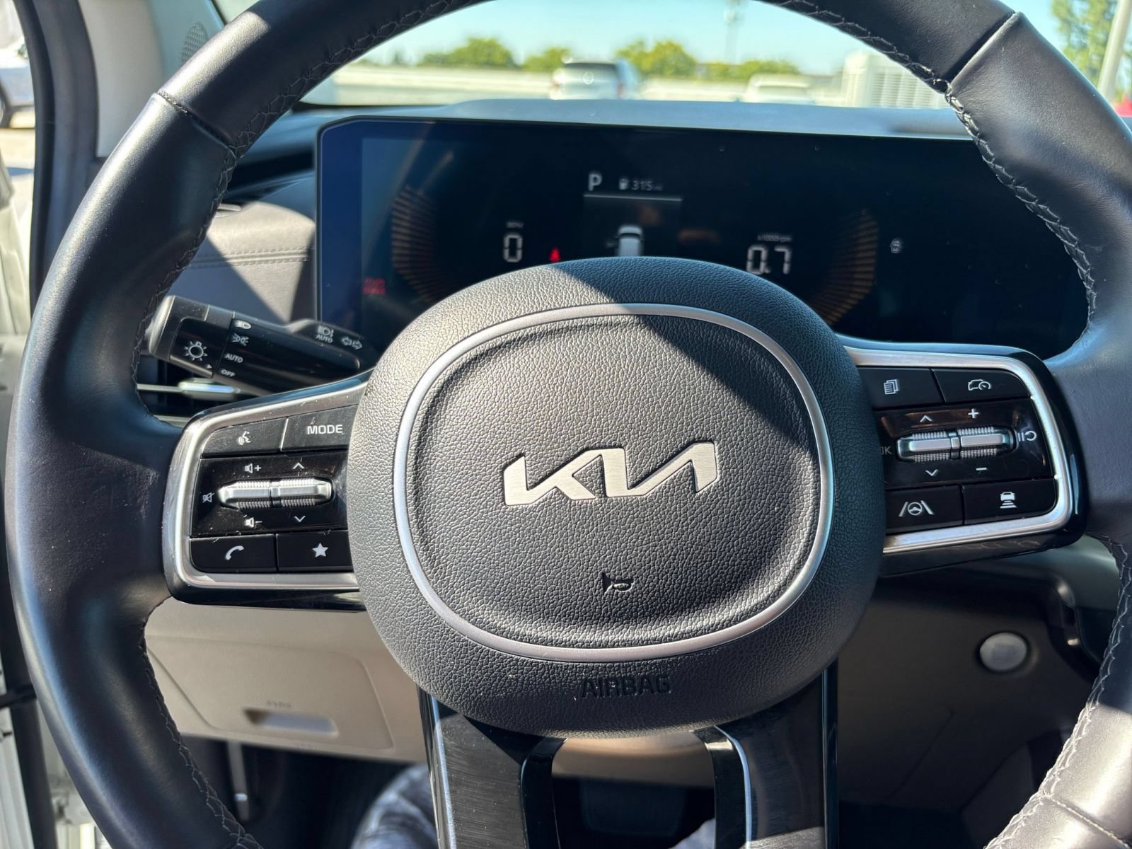 Used 2026 Kia Carnival FWD image 30