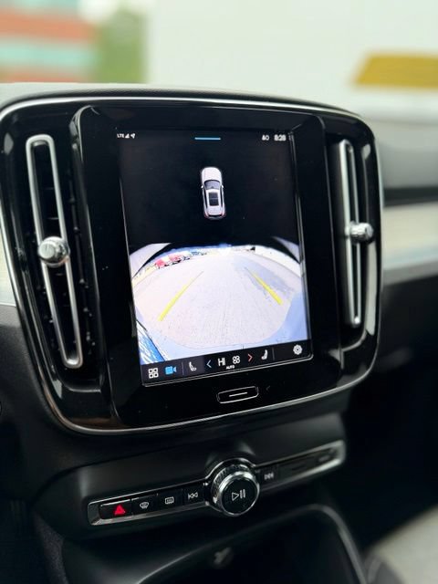Used 2024 Volvo XC40 B5 Core AWD/4WD image 11