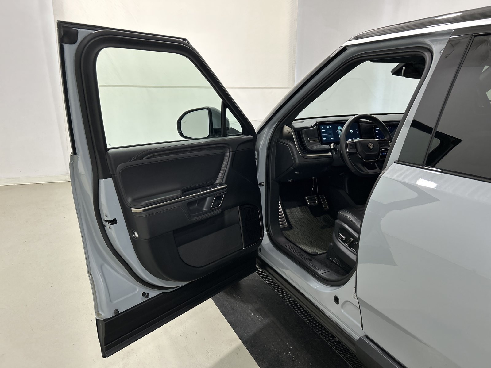 Used 2023 Rivian R1S Adventure Quad AWD/4WD image 16