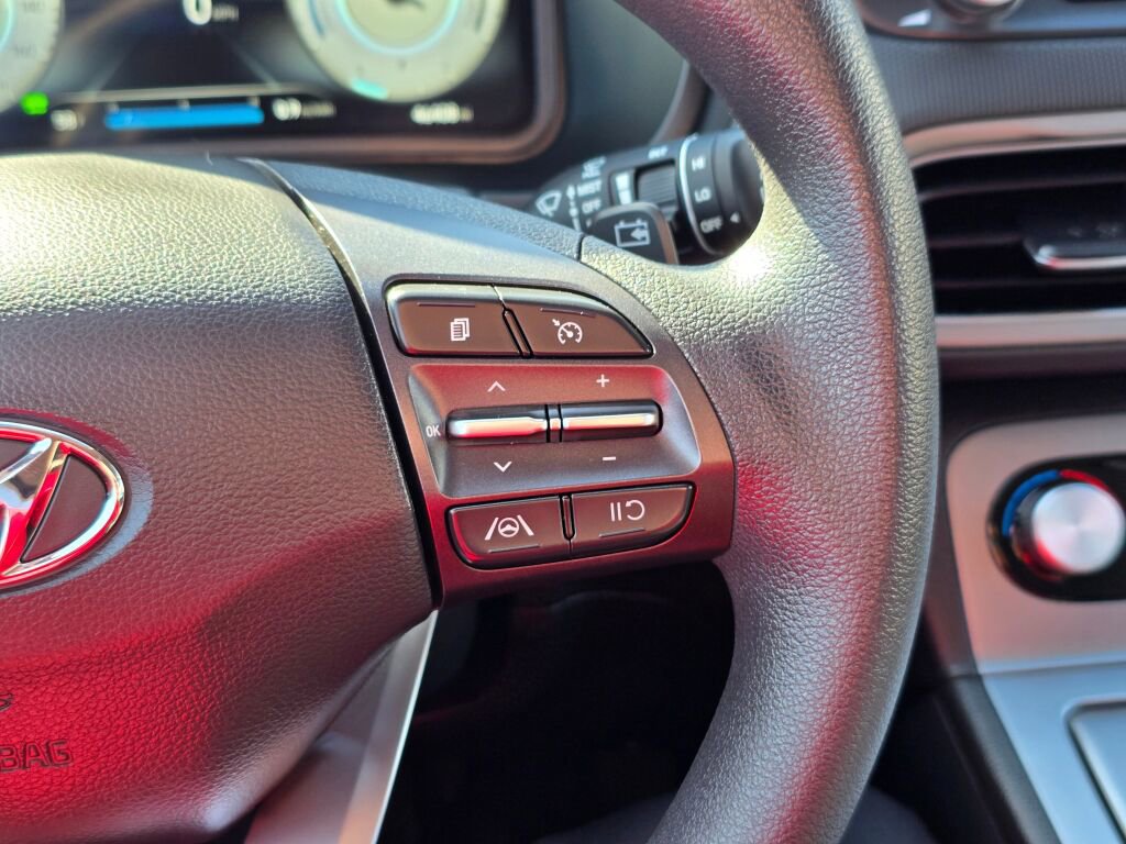 Used 2023 Hyundai Kona SE w/ Cargo Package image 25