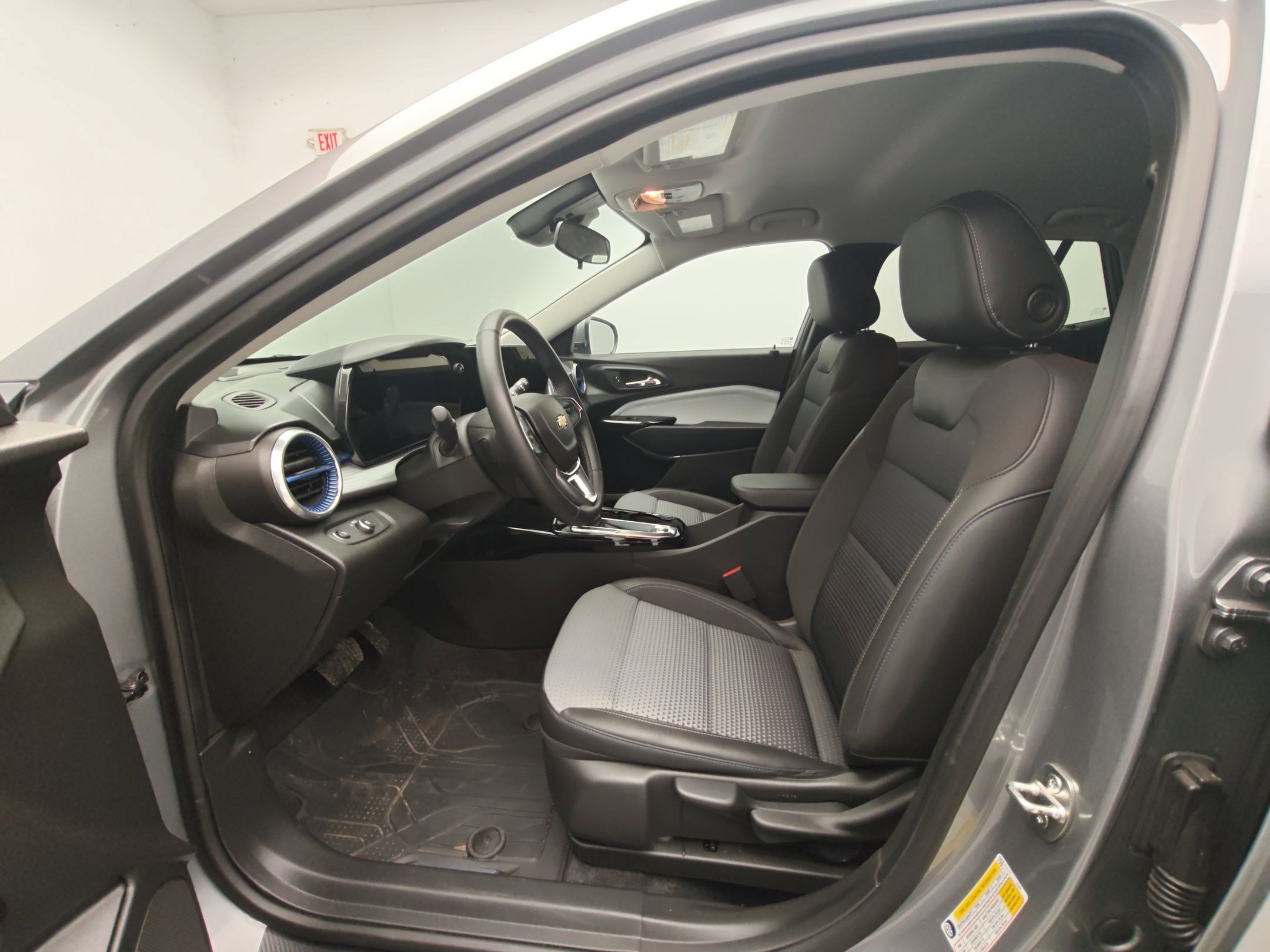 Certified 2024 Chevrolet Trax LT w/ Driver Confidence Package image 5