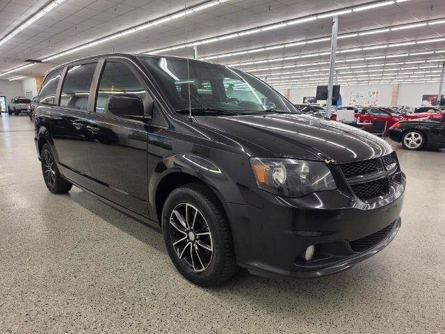 Used 2018 Dodge Grand Caravan SE FWD image 3