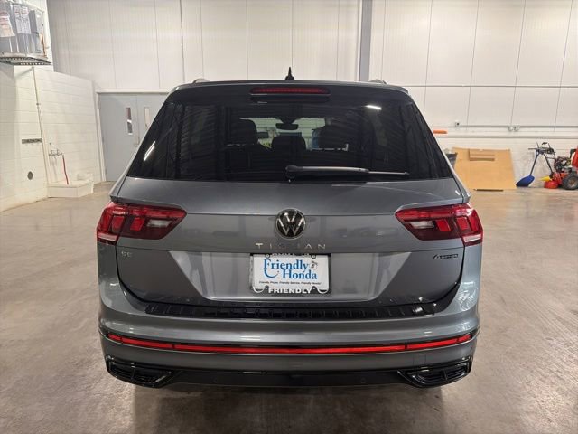Used 2023 Volkswagen Tiguan SE R-Line AWD/4WD image 4