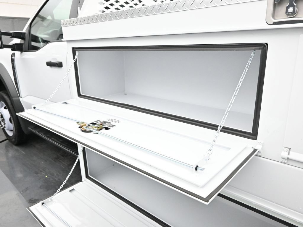 New 2025 Ford F550 4x4 Regular Cab Super Duty image 17