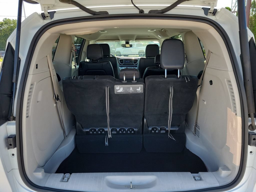 Used 2019 Chrysler Pacifica Touring-L FWD image 6