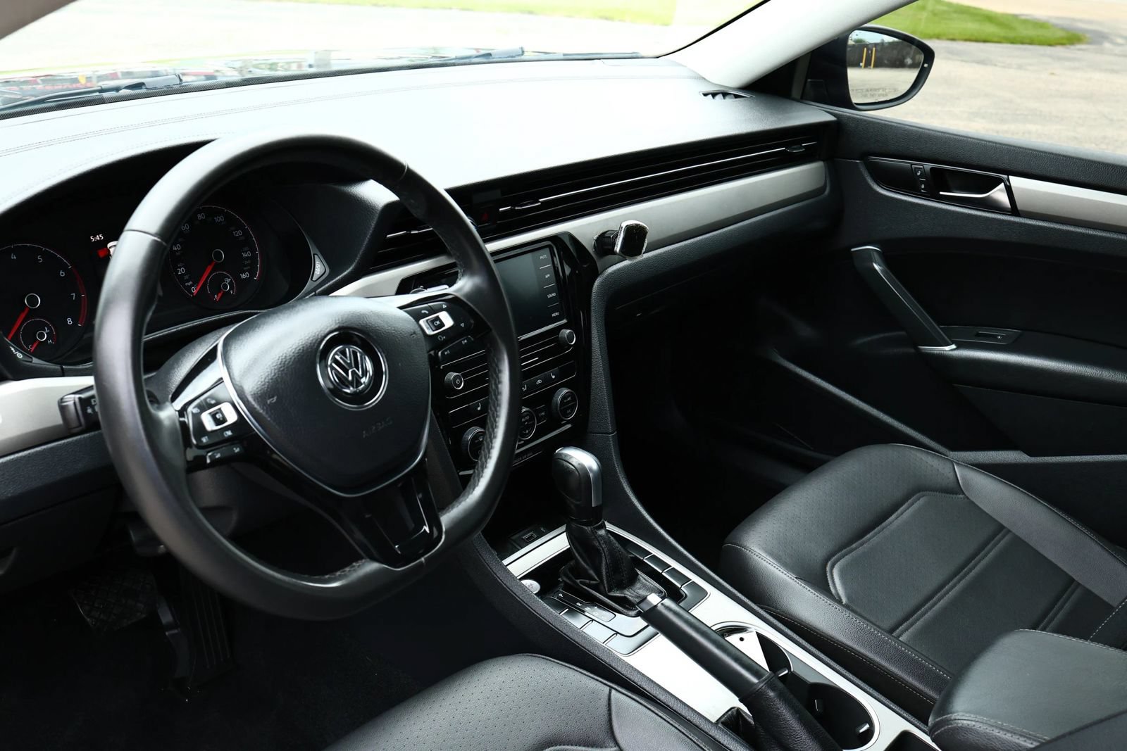 Used 2021 Volkswagen Passat 2.0T SE FWD image 13