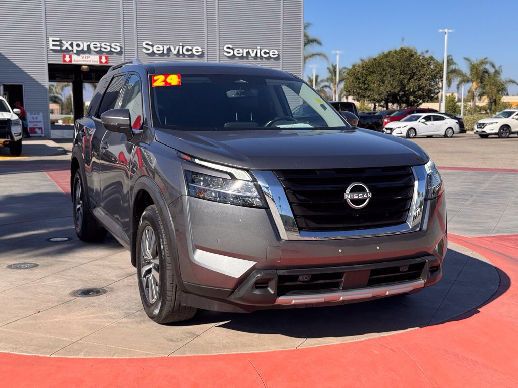 Certified 2024 Nissan Pathfinder SL FWD image 2