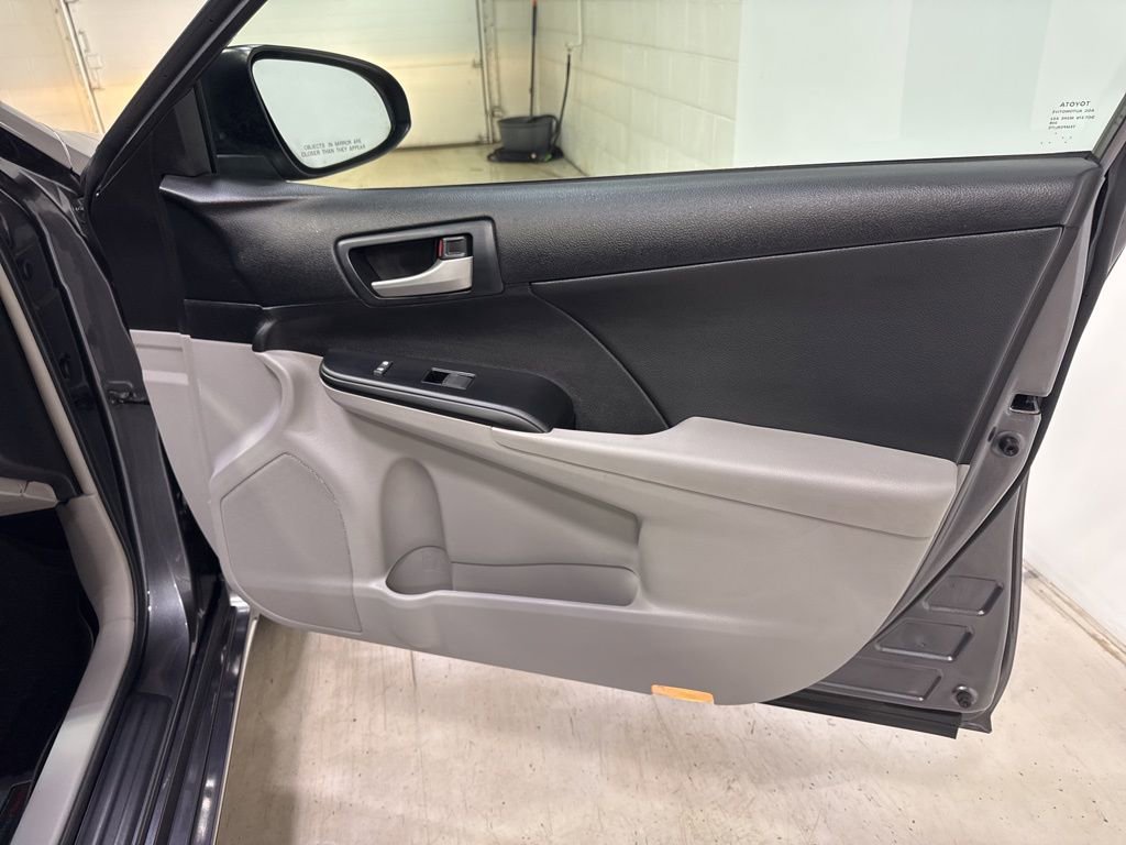 Used 2014 Toyota Camry LE FWD image 38