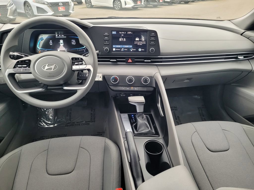 New 2026 Hyundai Elantra SE image 7