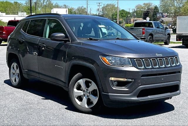 Used 2019 Jeep Compass Latitude w/ Popular Equipment Group AWD/4WD image 3