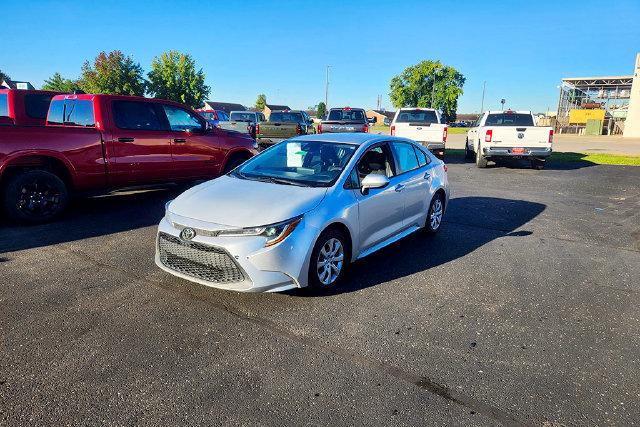 Used 2021 Toyota Corolla LE FWD image 3