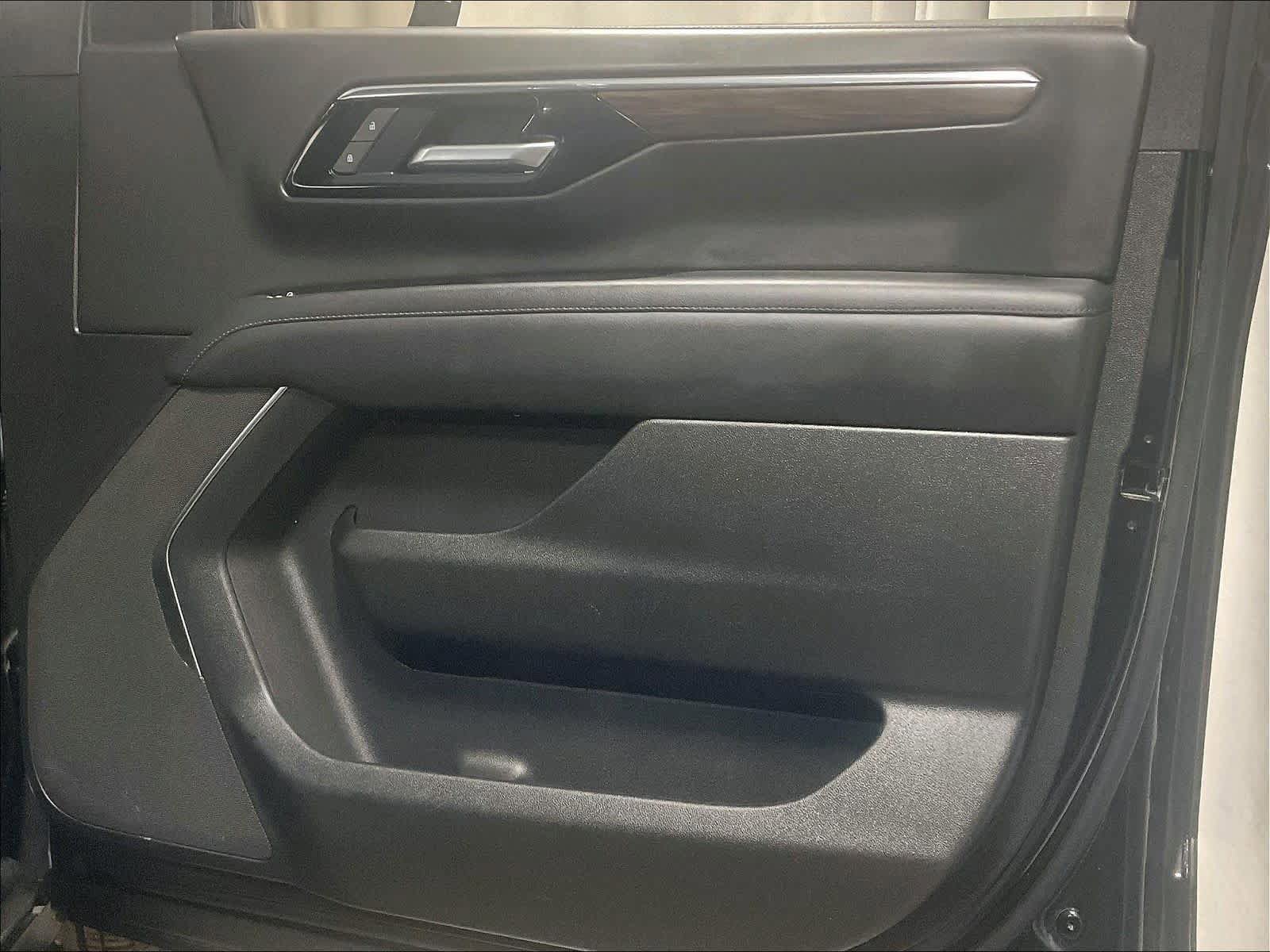 Used 2025 Chevrolet Tahoe LT AWD/4WD image 12