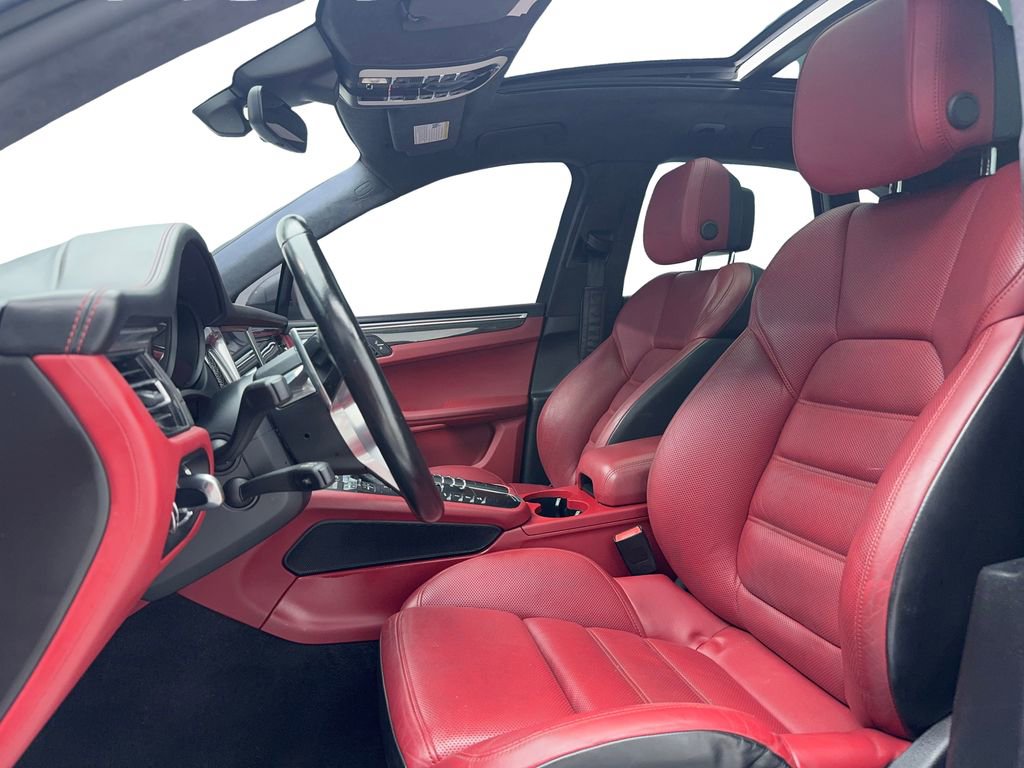 Used 2021 Porsche Macan Turbo image 13