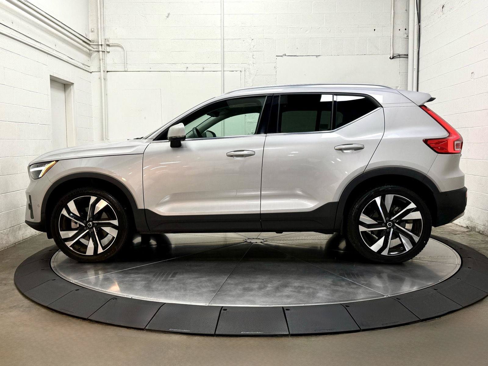 Used 2023 Volvo XC40 B5 Plus w/ Protection Package Premier AWD/4WD image 5