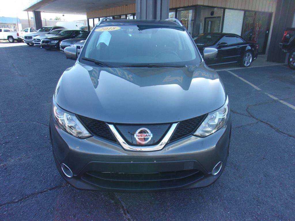 Used 2018 Nissan Rogue Sport SV w/ SV Technology Package FWD image 3