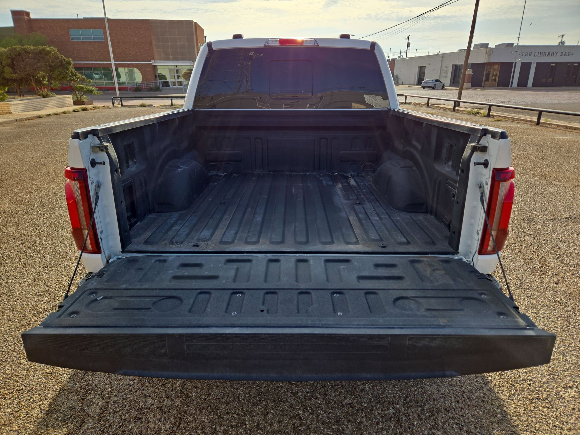 Used 2025 Ford F150 Lariat w/ Equipment Group 501A Mid image 12