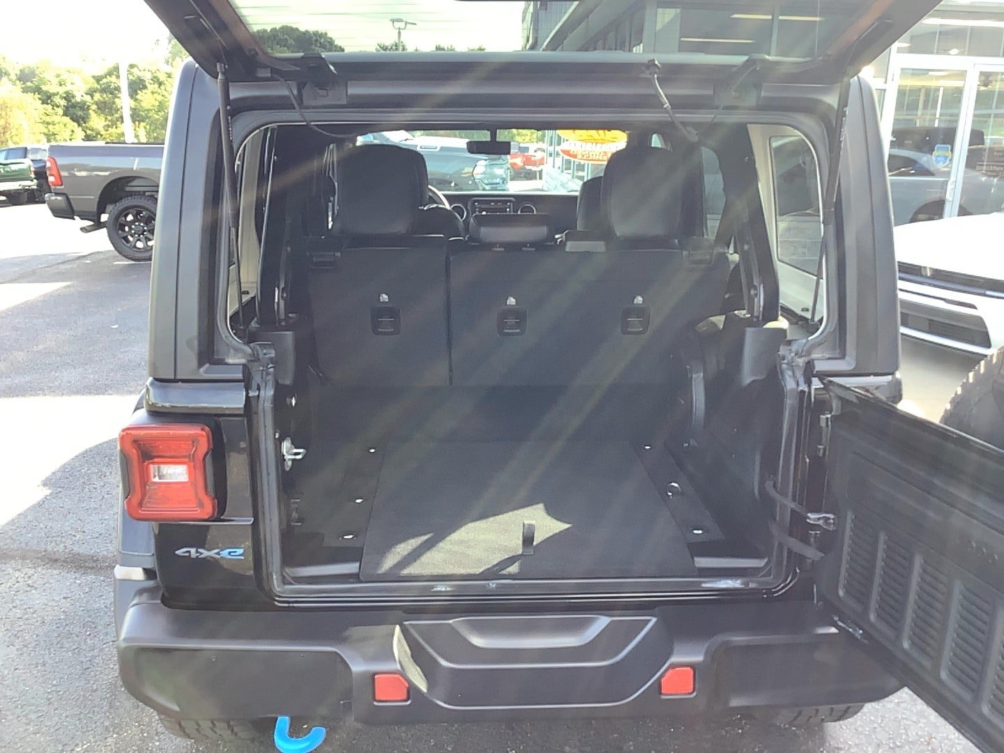 Certified 2023 Jeep Wrangler Unlimited Rubicon 4xe w/ Cold Weather Group AWD/4WD image 5