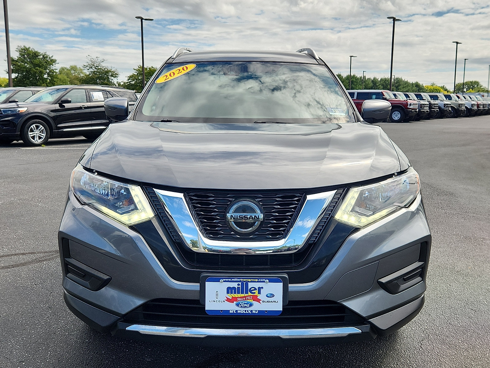 Used 2020 Nissan Rogue SV w/ Premium Package AWD/4WD image 2
