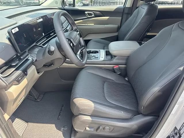 New 2027 Kia Carnival FWD image 8