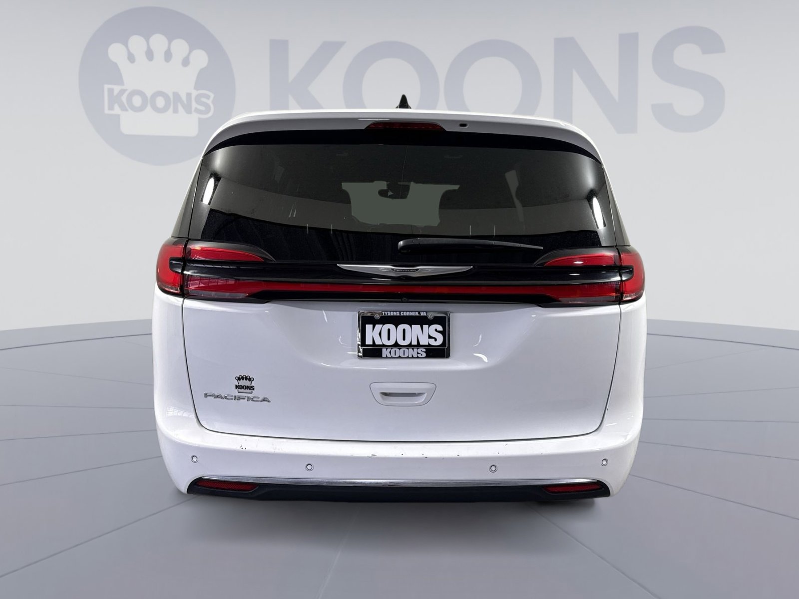 Used 2023 Chrysler Pacifica Touring FWD image 5