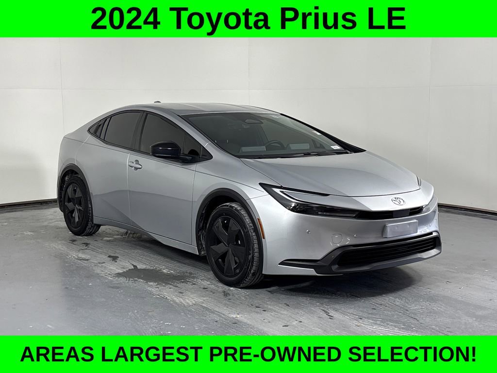 Used 2024 Toyota Prius LE image 2