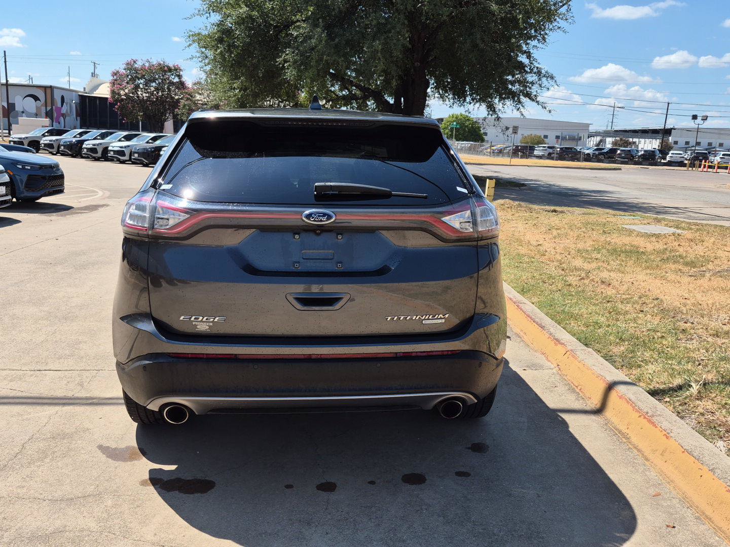 Used 2018 Ford Edge Titanium w/ Equipment Group 301A FWD image 6