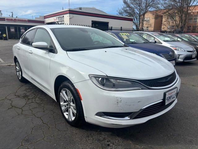 Used 2015 Chrysler 200 Limited w/ Convenience Group image 3