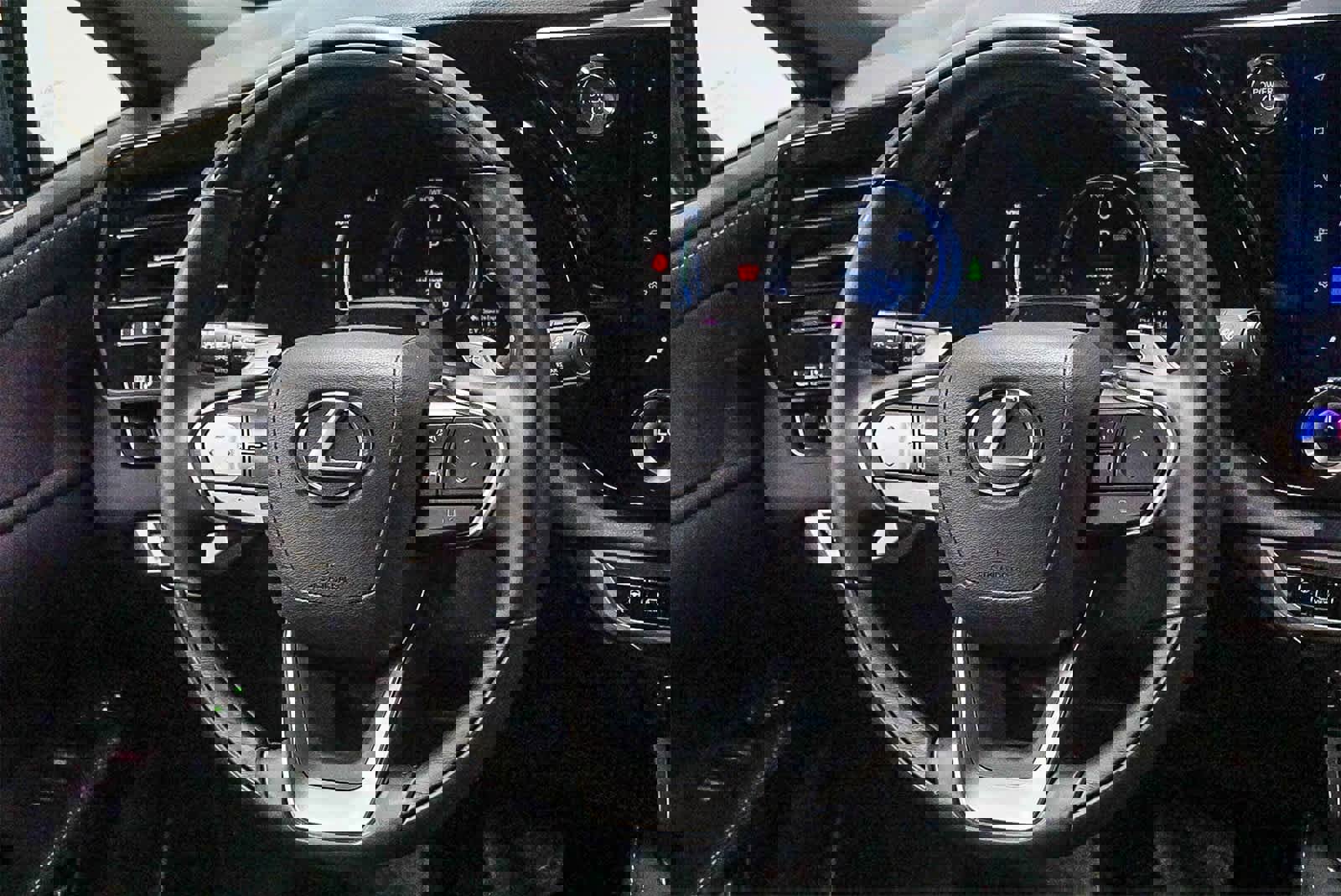 Used 2024 Lexus RX 450h Luxury w/ Convenience Package image 16