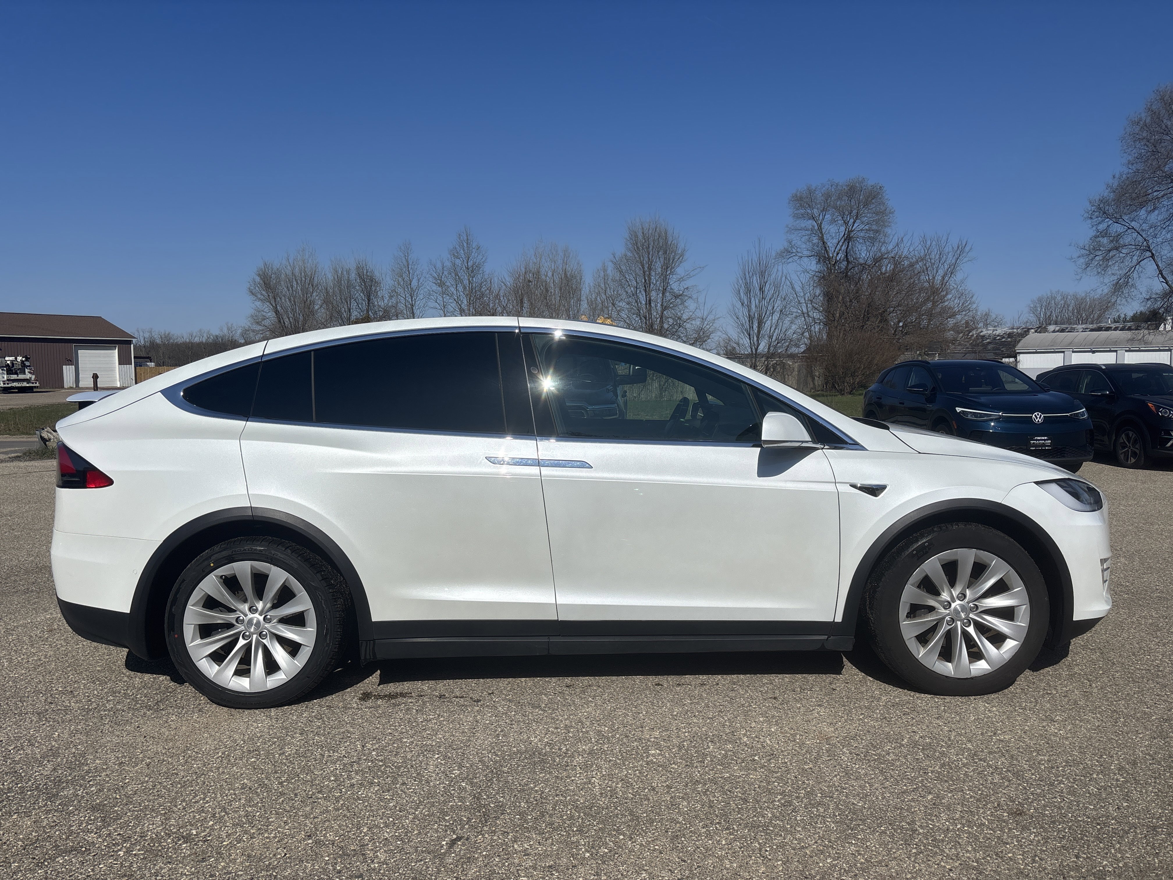 Used 2020 Tesla Model X Long Range image 3