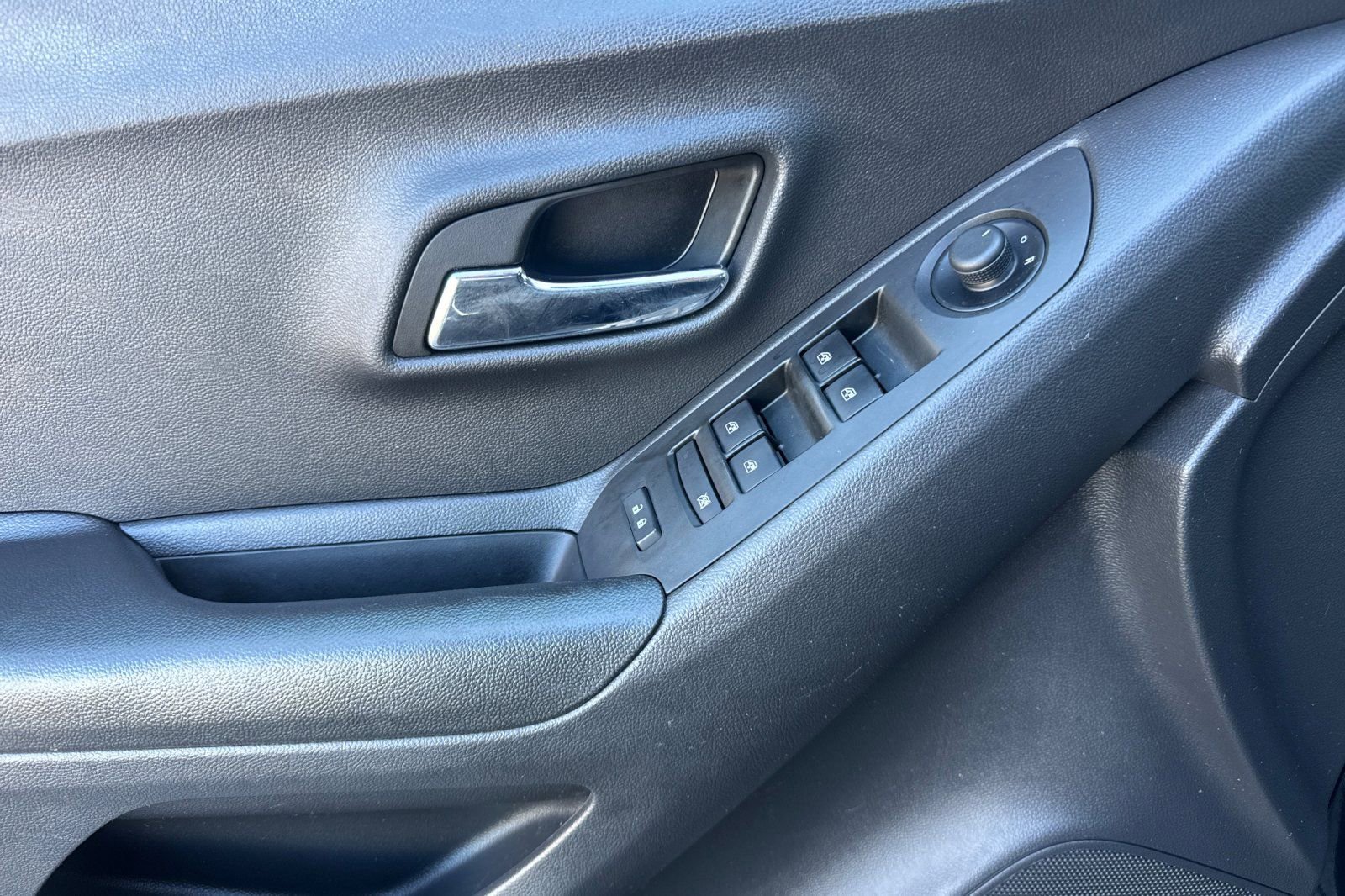 Used 2021 Chevrolet Trax LT w/ Driver Confidence Package image 12