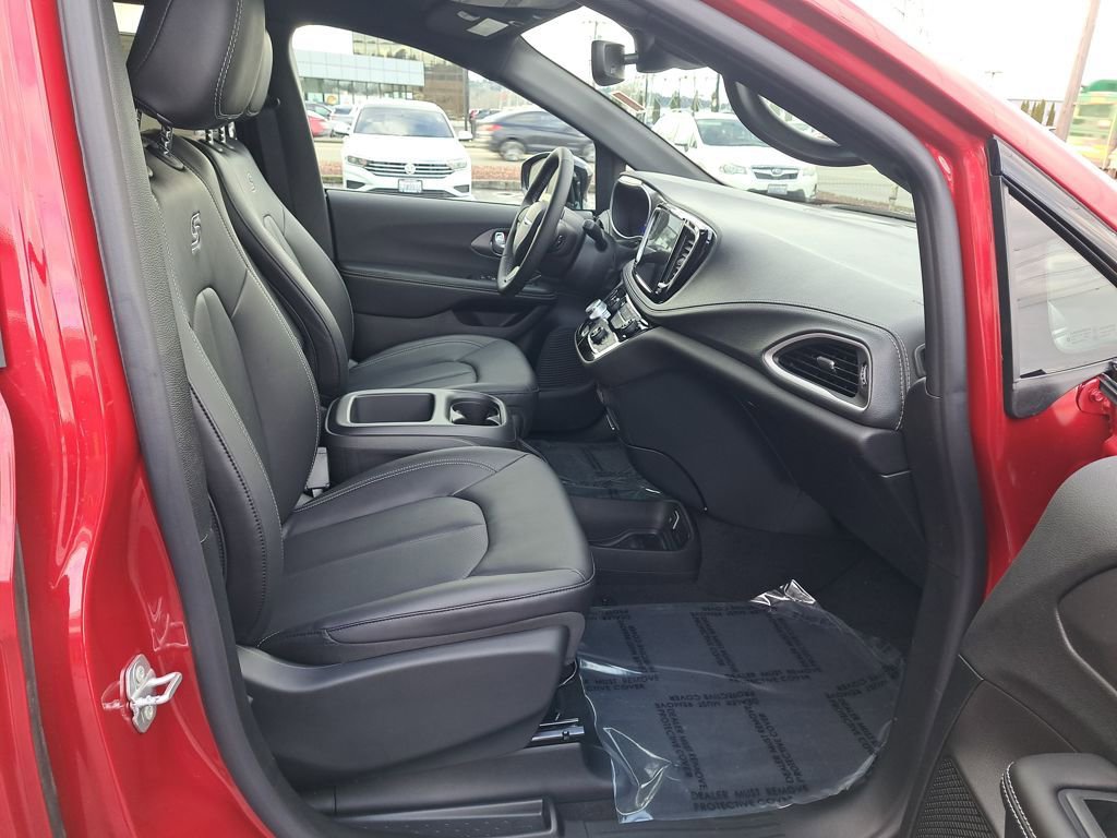 New 2026 Chrysler Pacifica Select w/ S Appearance Package FWD image 18