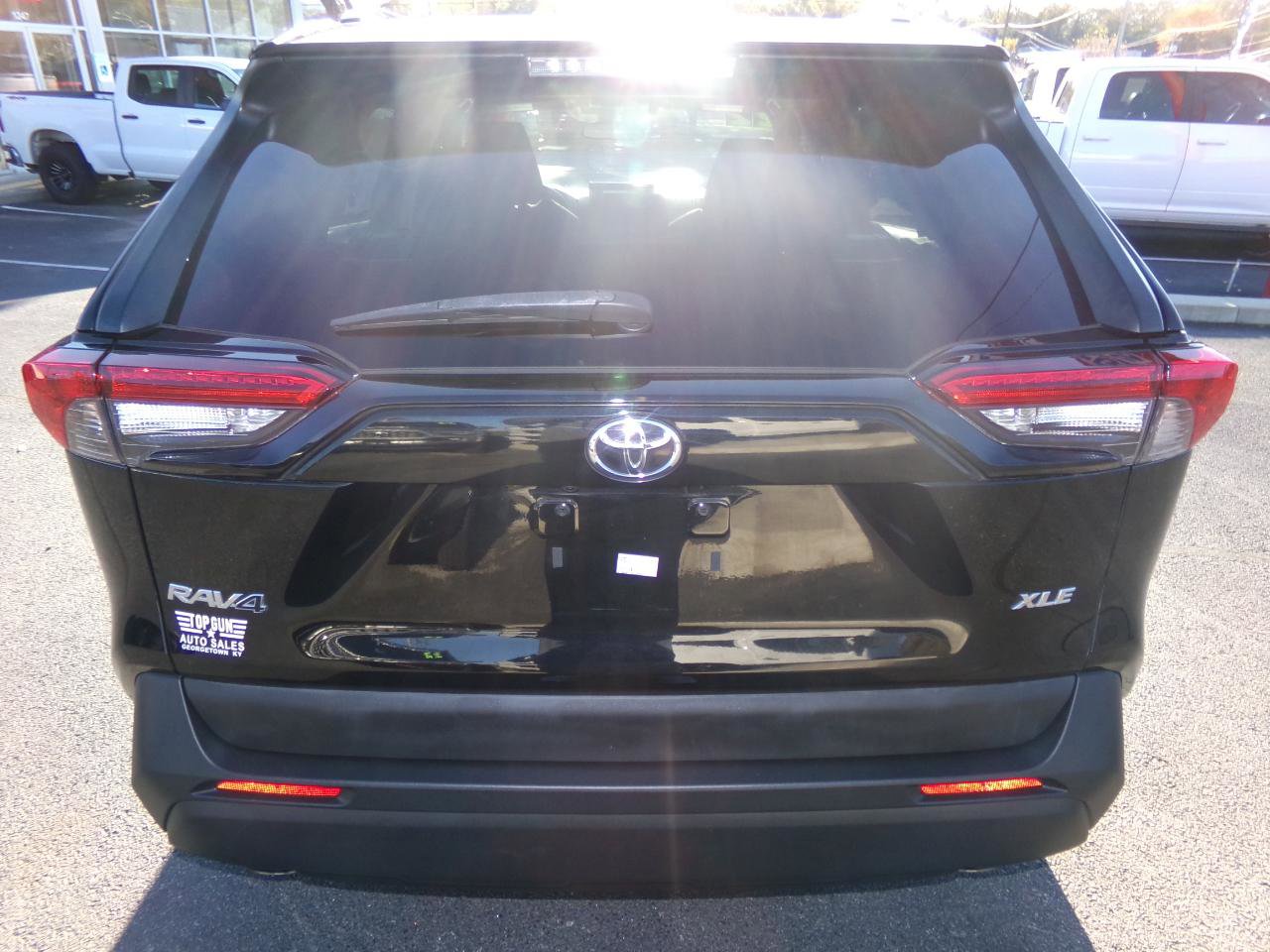 Used 2022 Toyota RAV4 XLE FWD image 4