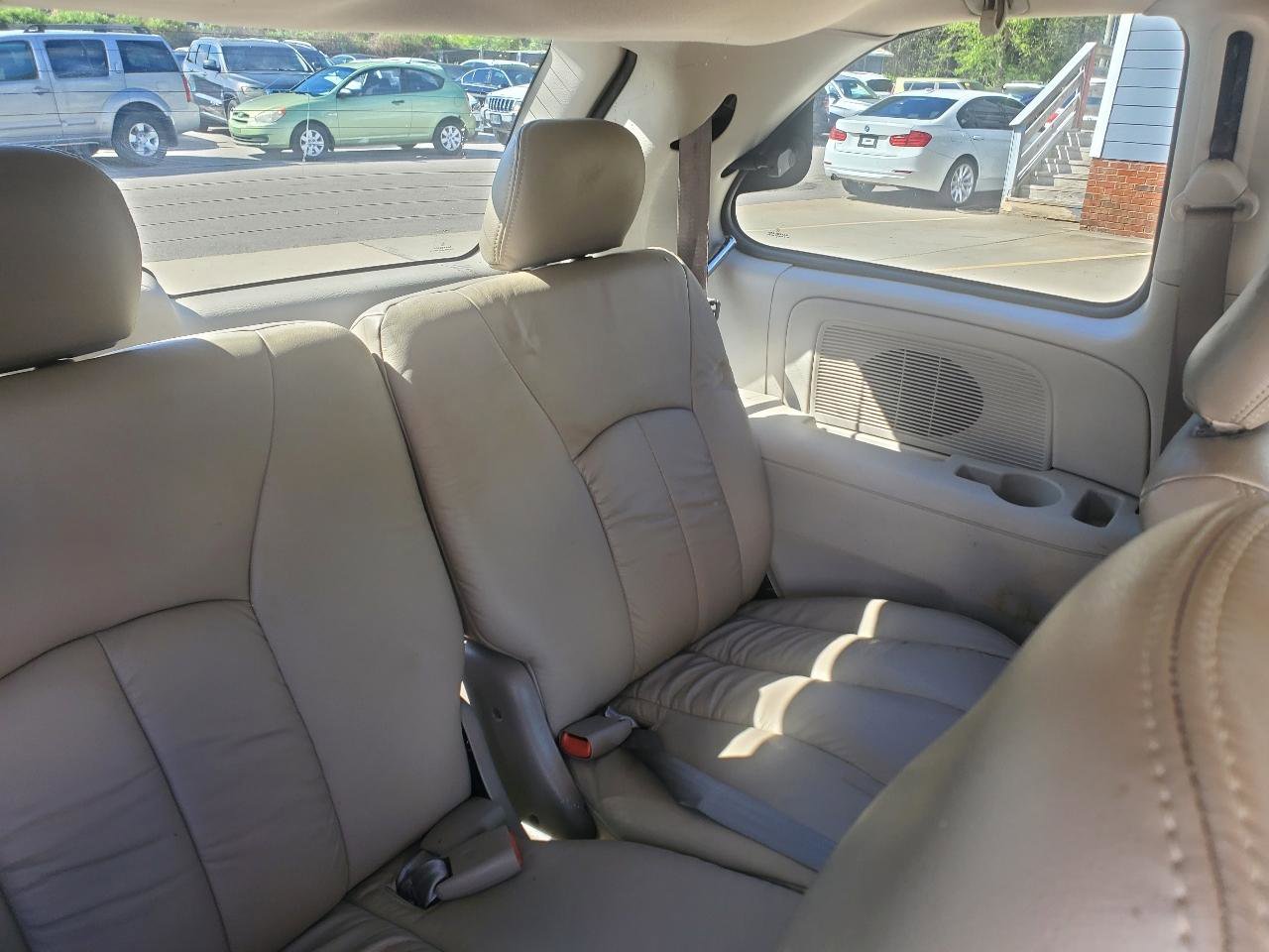 Used 2006 Chrysler Town & Country Limited w/ Popular Equipment Group I FWD image 8