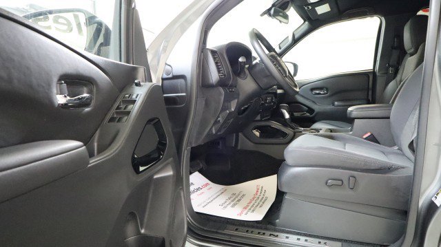 Used 2023 Nissan Frontier SV w/ Midnight Edition Package image 9
