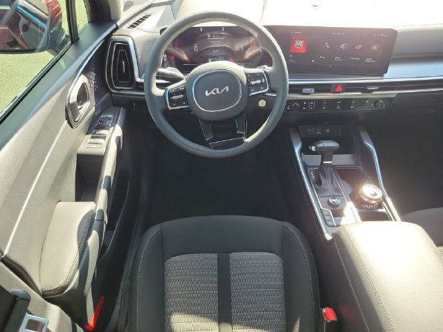 Used 2025 Kia Sorento LX FWD image 13
