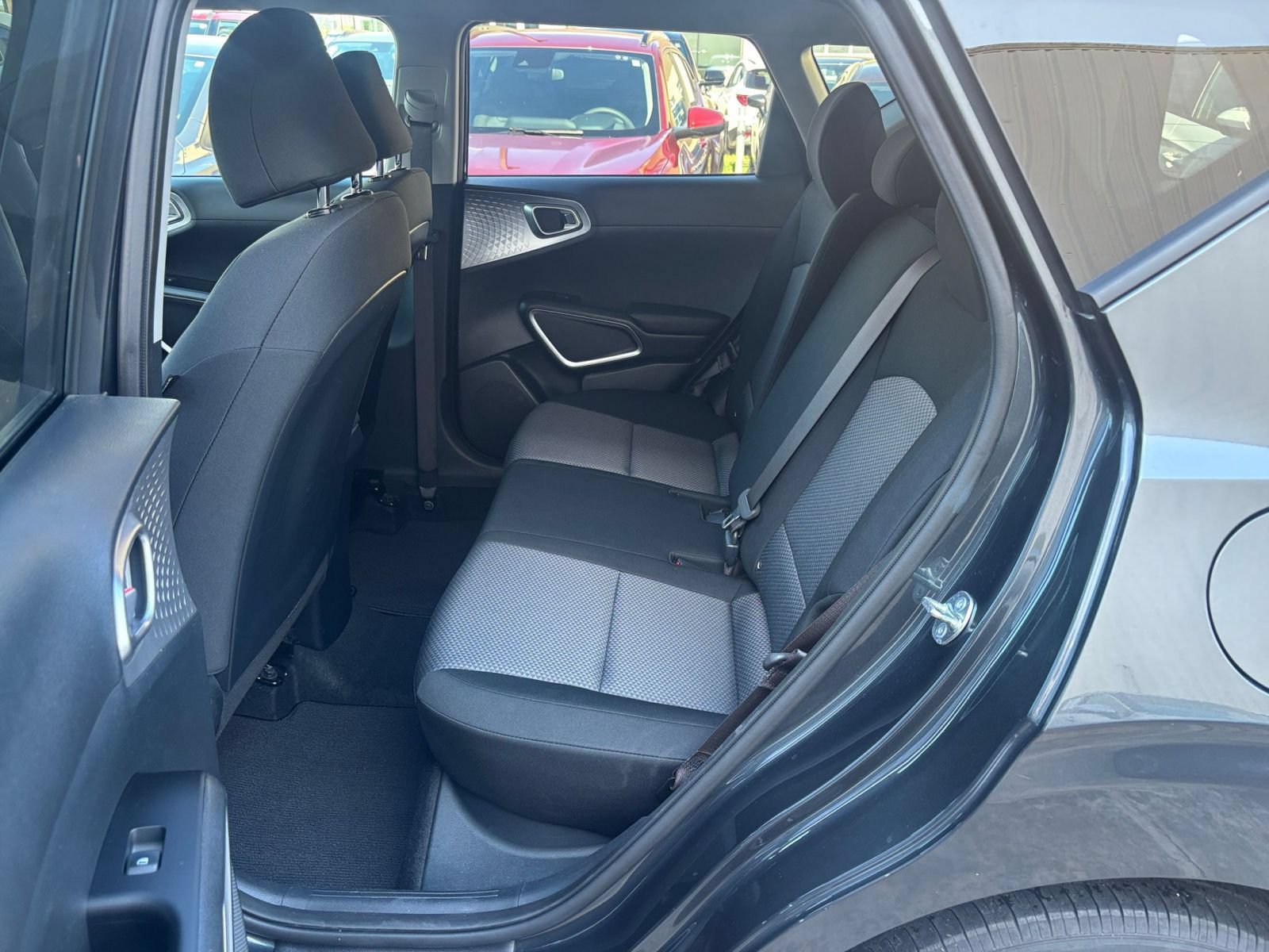Used 2025 Kia Soul LX w/ LX Technology Package FWD image 20