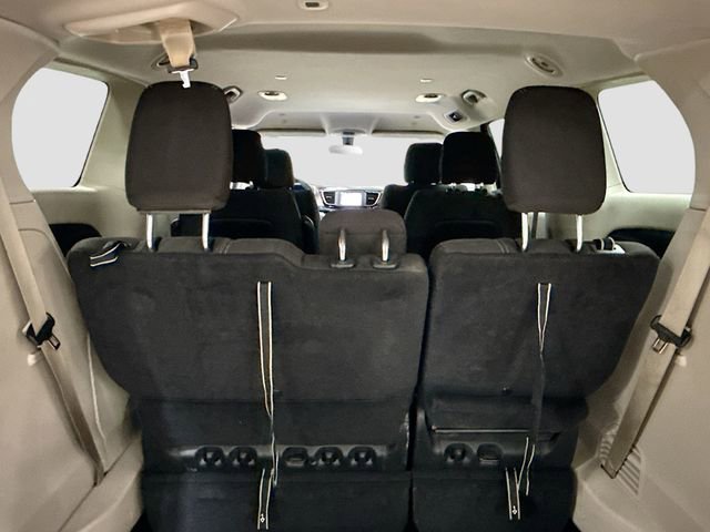 Used 2022 Chrysler Voyager LX image 26