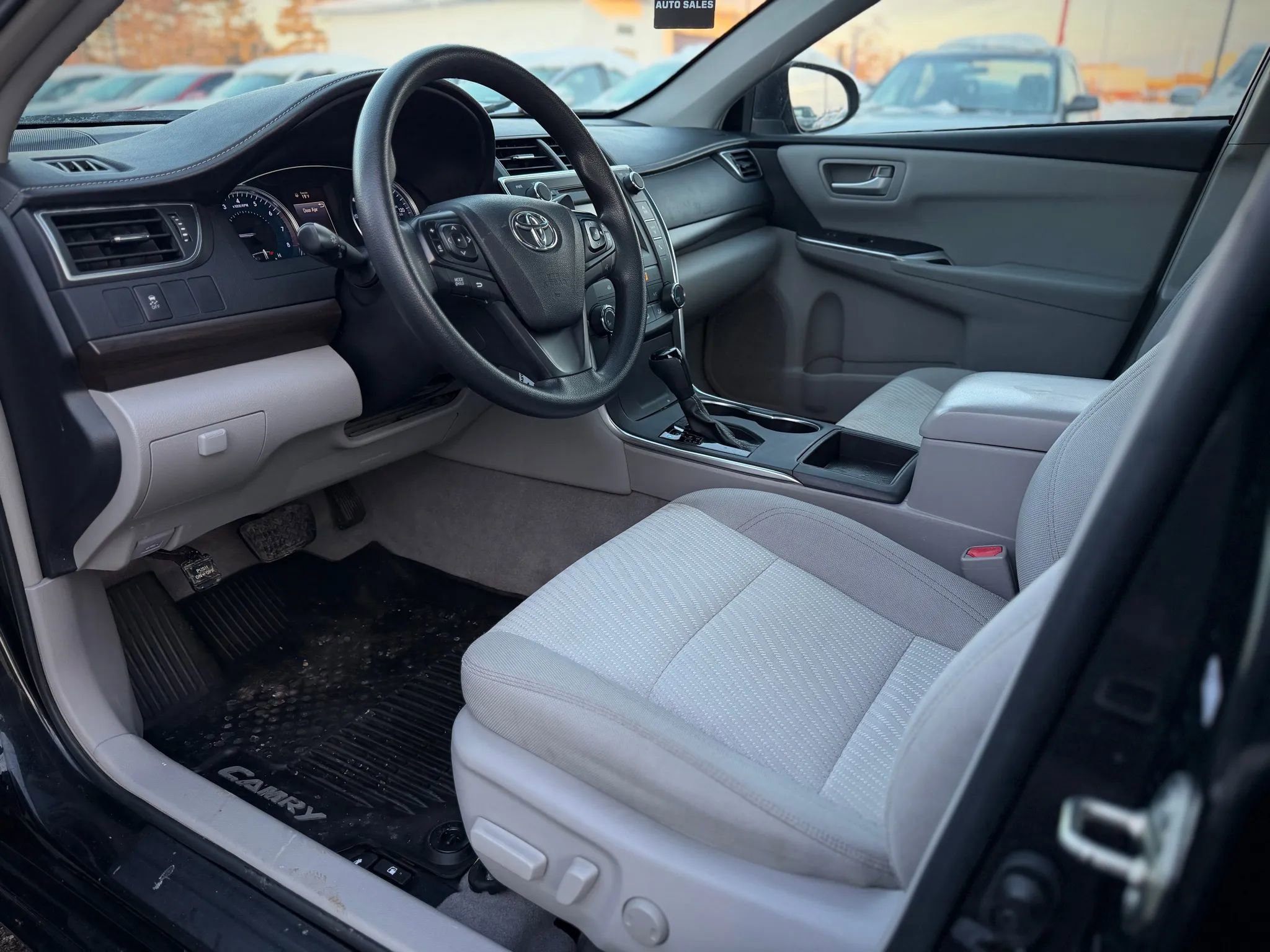 Used 2017 Toyota Camry LE image 2